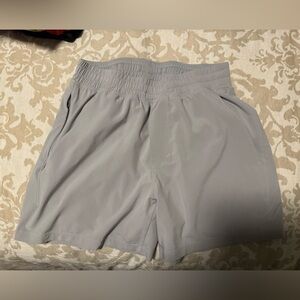 Men’s Lululemon Pace Breaker 5” Short XS, Light Grey